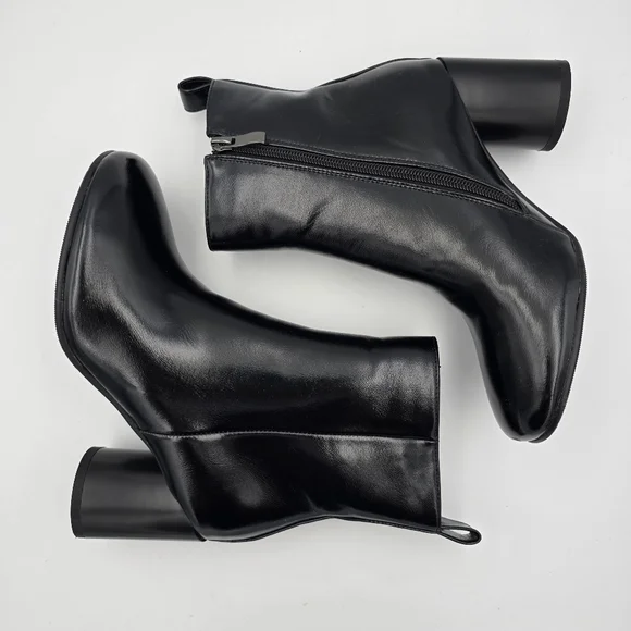 Like-new WetKiss Black Patent Block Heel Round Toe Ankle Booties, Women's Size 6 - Picture 12 of 16